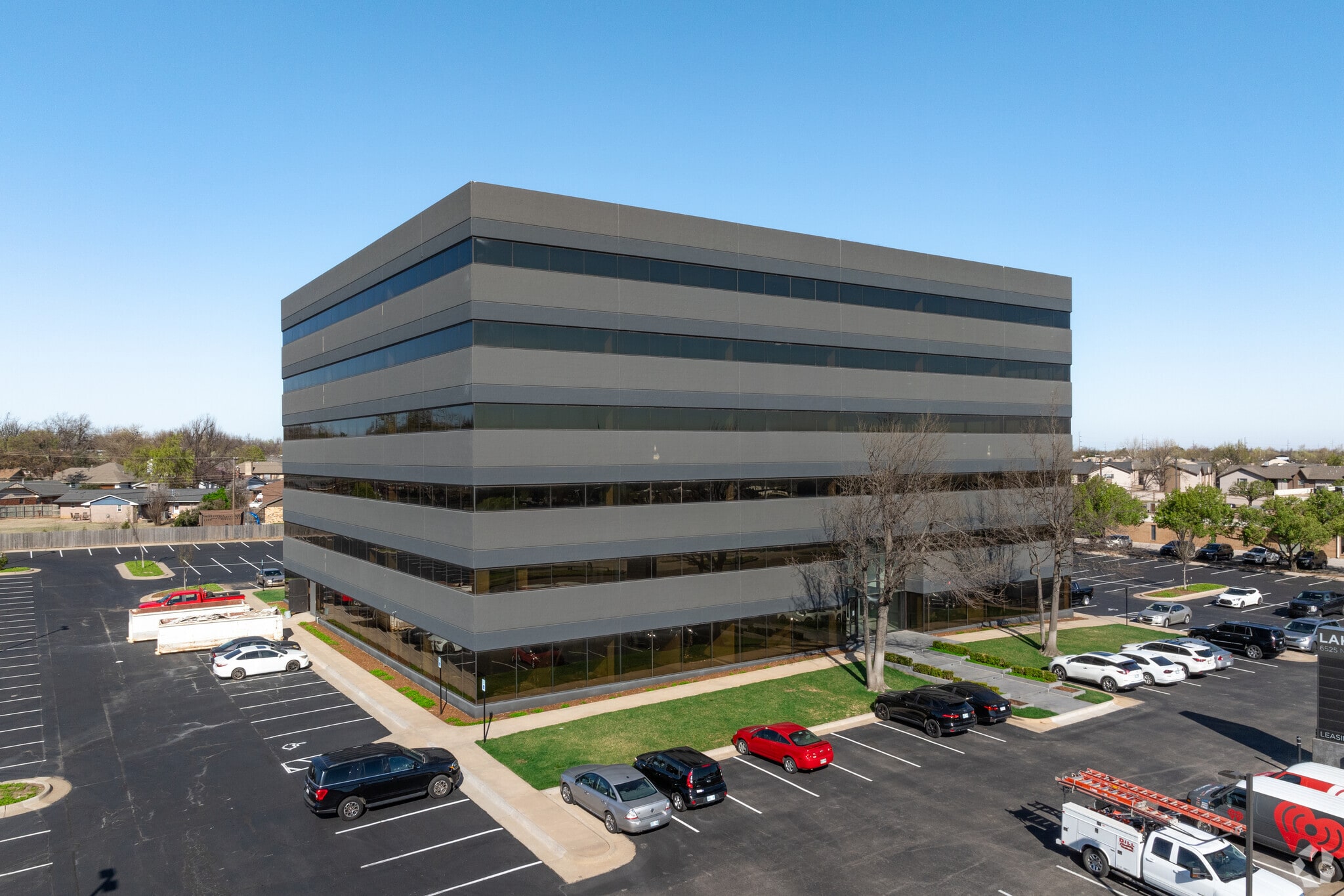 6525 N Meridian Ave, Oklahoma City, OK à louer Photo du bâtiment- Image 1 de 3