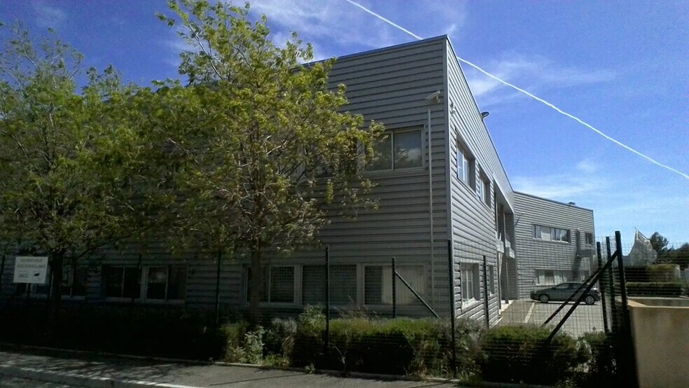 Office in La Ciotat for lease - Primary Photo - Image 2 of 2