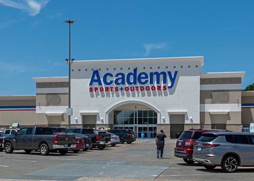 1400-1420 N Loop 336 W, Conroe, TX à vendre - Photo du bâtiment - Image 2 de 9