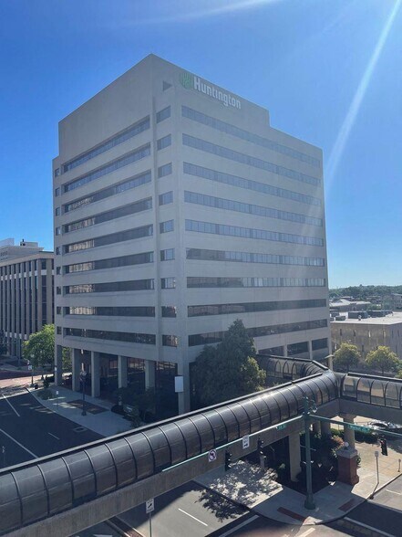 220 Market Ave S, Canton, OH à louer - Photo du bâtiment - Image 1 de 5