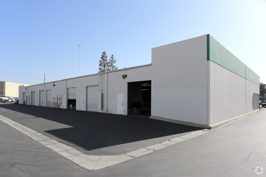 14747 Artesia Blvd, La Mirada, CA à vendre - Photo du bâtiment - Image 2 de 4