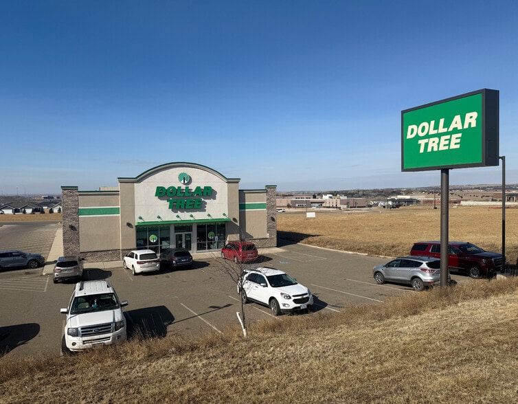 1910 Eastgate Ave, Pierre, SD for sale - Building Photo - Image 2 of 13