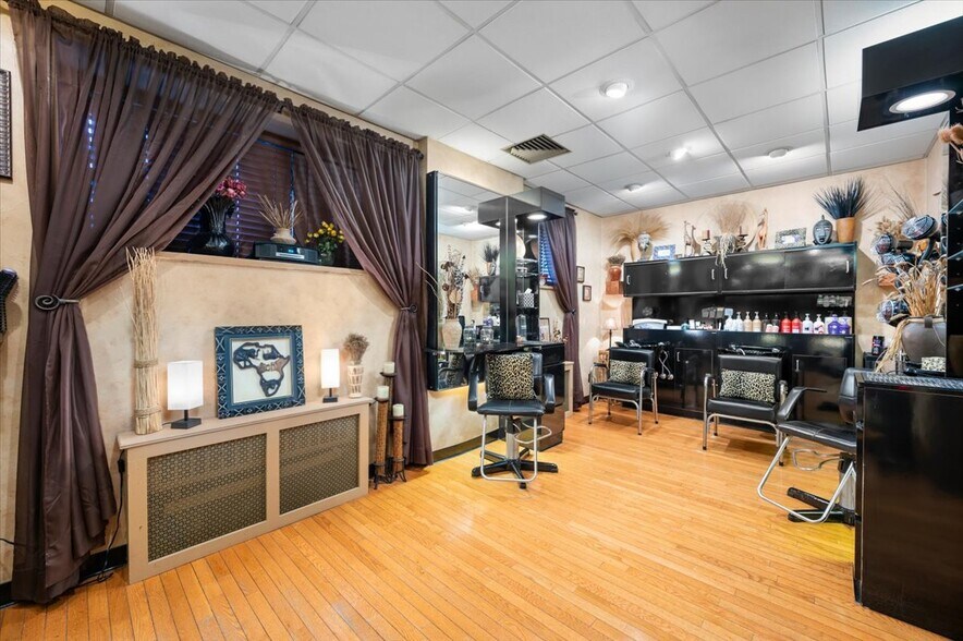 388 Westchester Ave, Port Chester, NY à vendre - Photo intérieure - Image 3 de 16