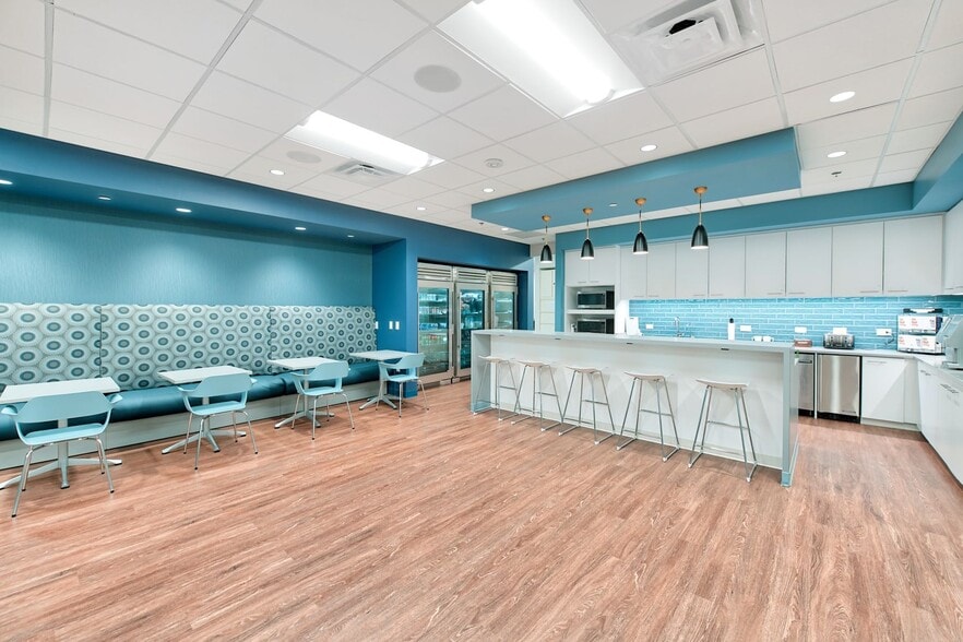 8529 Six Forks Rd, Raleigh, NC for lease - Interior Photo - Image 3 of 19