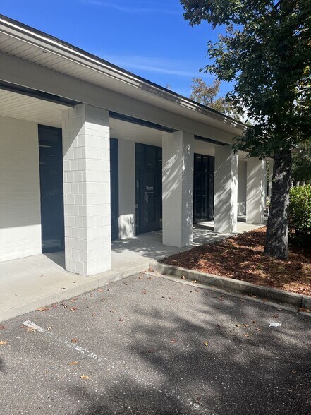 975 Johnnie Dodds Blvd, Mount Pleasant, SC à vendre - Photo du bâtiment - Image 2 de 14