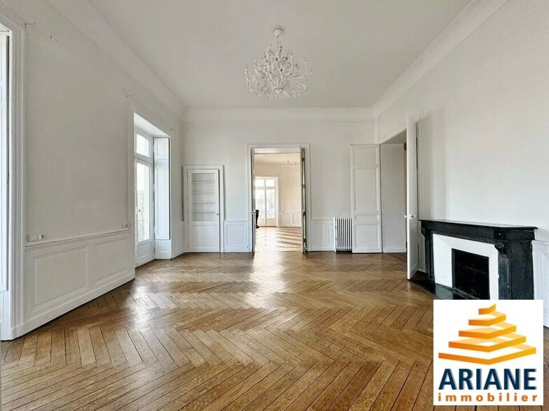 24 Rue Godot De Mauroy, Paris for lease - Interior Photo - Image 3 of 5