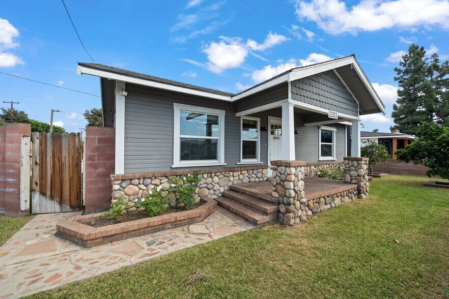 2283 N Batavia St, Orange, CA à vendre - Photo principale - Image 1 de 43