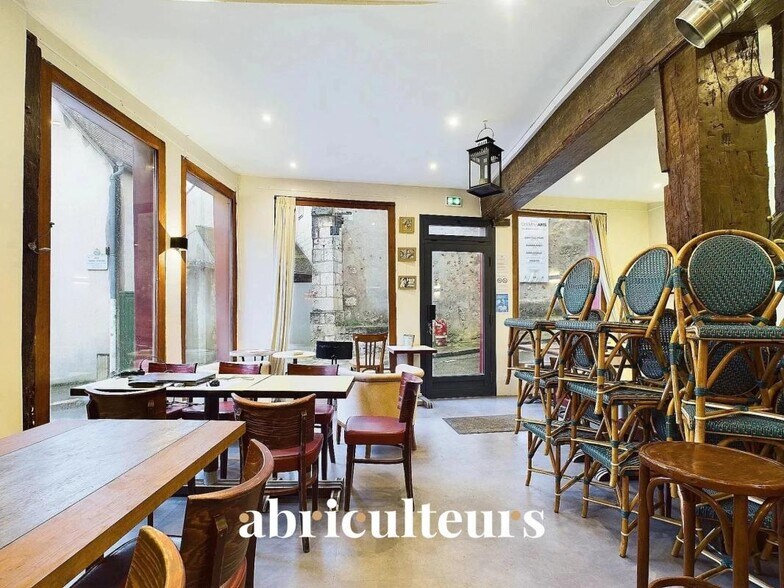 Retail in Chartres for sale - Interior Photo - Image 2 of 7