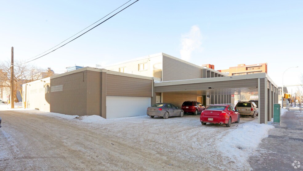 10179 108 St NW, Edmonton, AB à vendre - Photo du bâtiment - Image 2 de 5