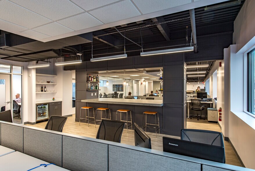 153 Needham St, Newton, MA à louer - Photo intérieure - Image 2 de 3