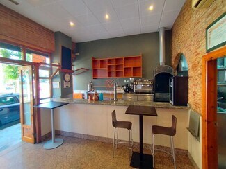 Plus de détails pour Multi-résidentiel à vendre