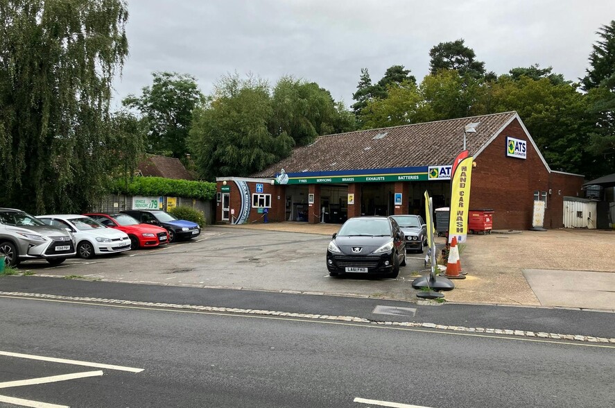 London Rd, East Grinstead for sale - Building Photo - Image 1 of 8