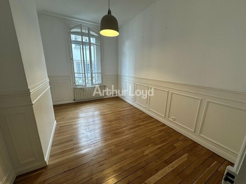 Office in Reims for lease - Interior Photo - Image 2 of 6