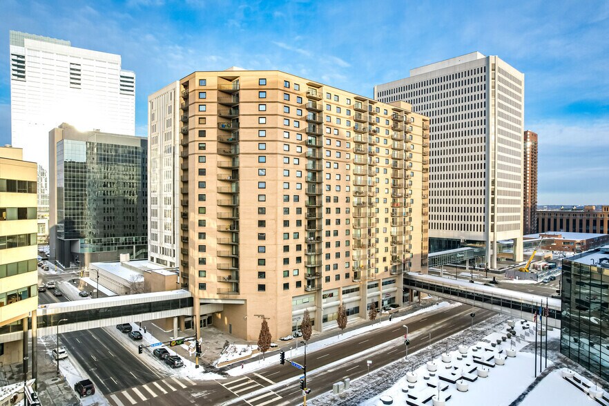 250 2nd Ave S, Minneapolis, MN à louer - Photo du bâtiment - Image 2 de 80