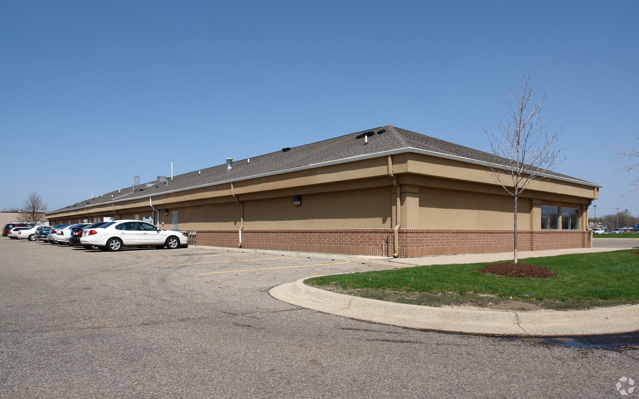 5310-5332 Ivan Dr, Lansing, MI à louer Photo du bâtiment- Image 1 de 13