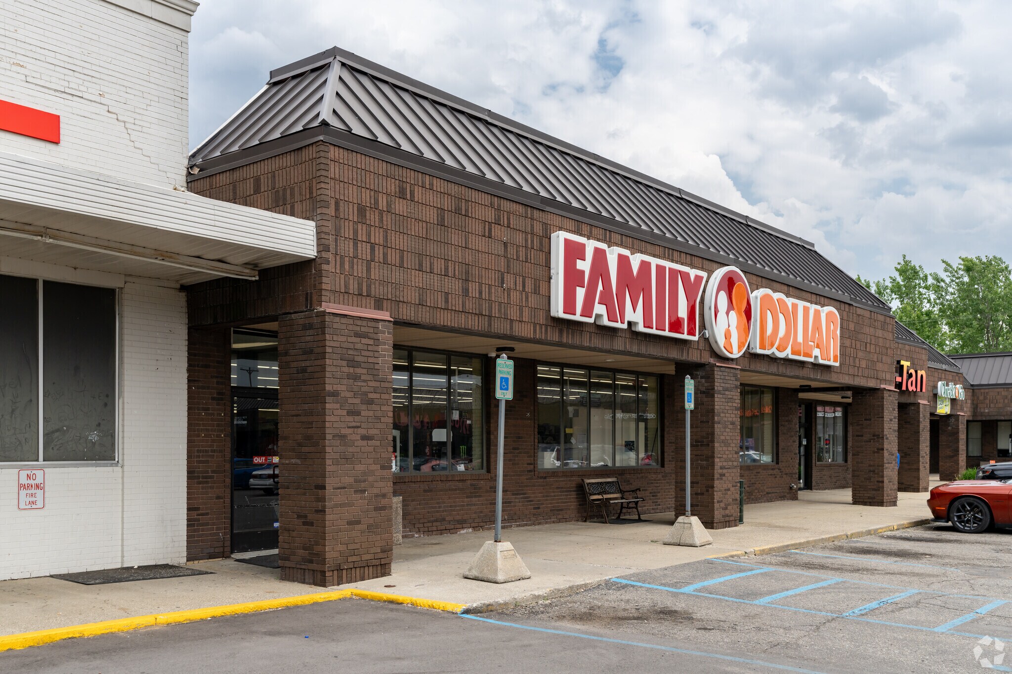 11956-11972 N Saginaw St, Mount Morris, MI for lease Building Photo- Image 1 of 16