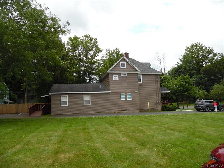 19 Prince St, Monticello, NY à louer - Photo du bâtiment - Image 2 de 2