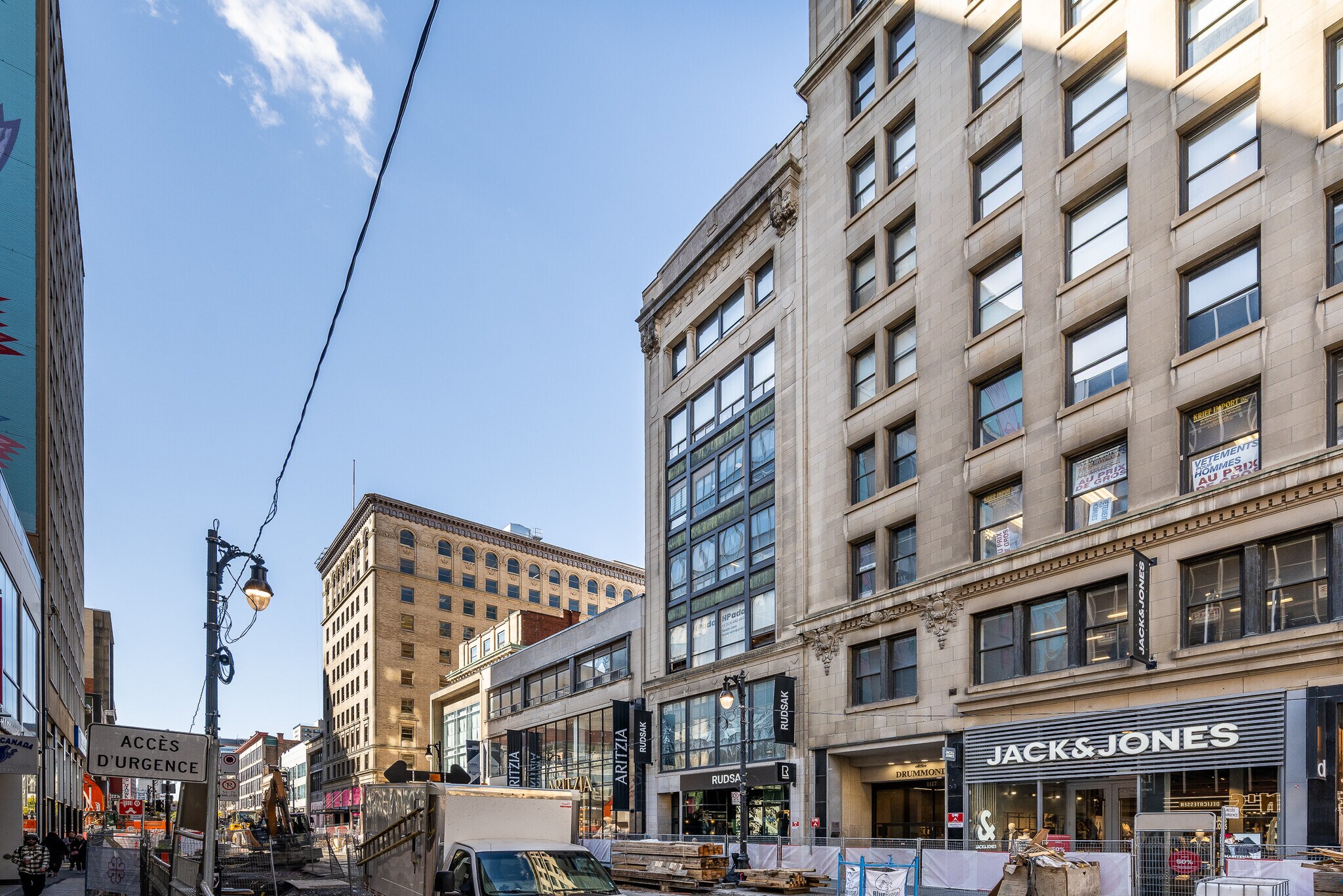 1121 Sainte-Catherine Street West, Montréal, QC for lease Building Photo- Image 1 of 2