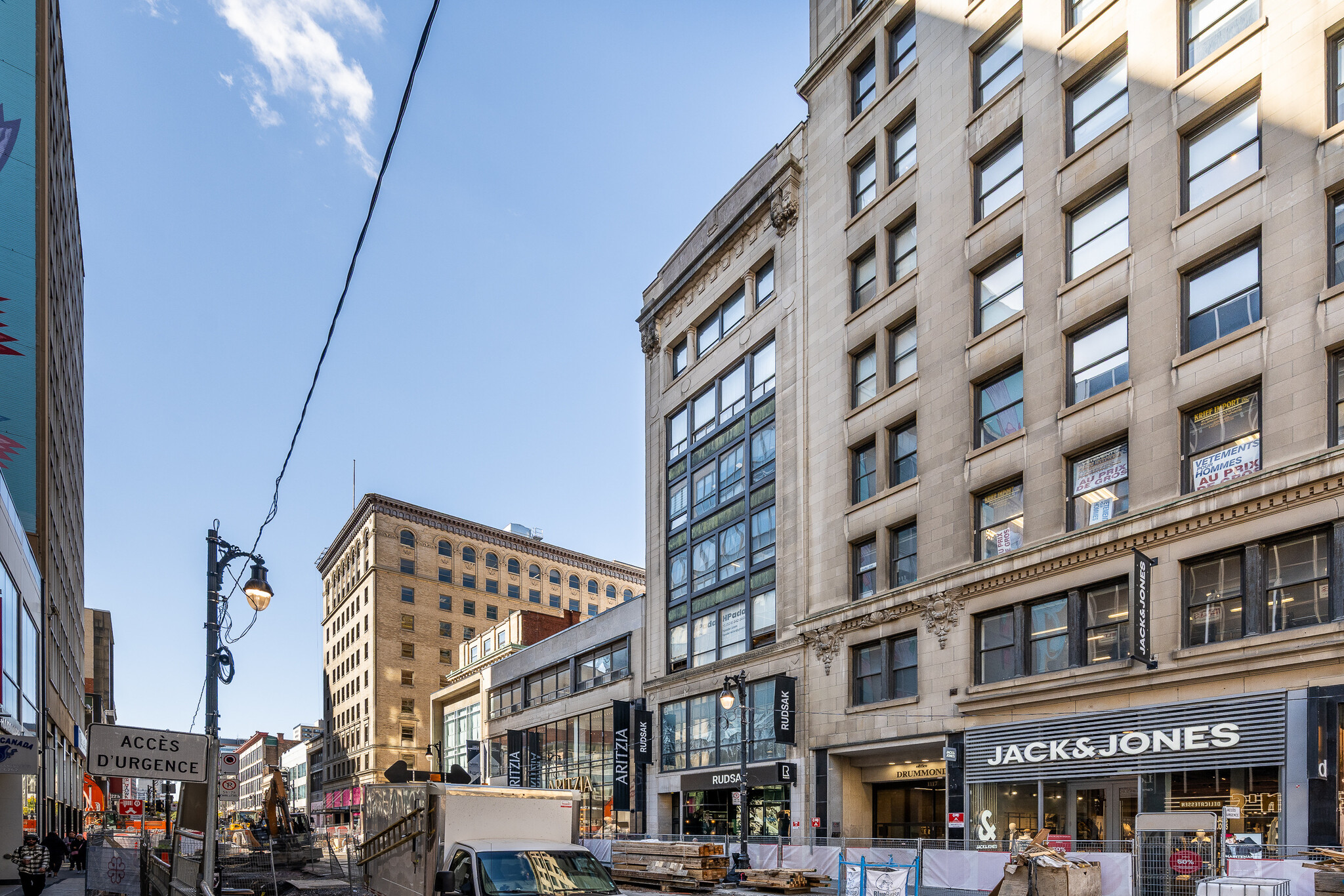 1121 Sainte-Catherine Street West, Montréal, QC for lease Primary Photo- Image 1 of 2
