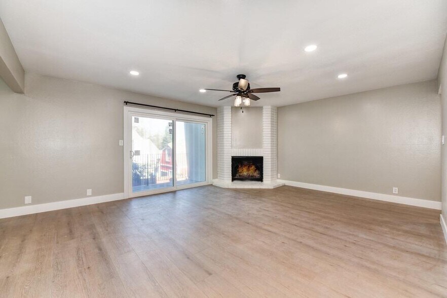 5372 Garfield Ave, Sacramento, CA à vendre - Photo intérieure - Image 2 de 39