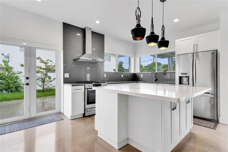 2247 NW 2nd St, Miami, FL à vendre - Photo intérieure - Image 2 de 27