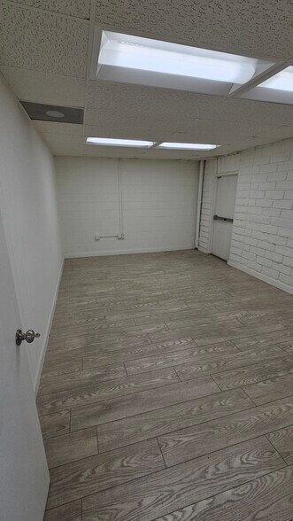 8829 Shirley Ave, Northridge, CA à louer - Photo intérieure - Image 3 de 9
