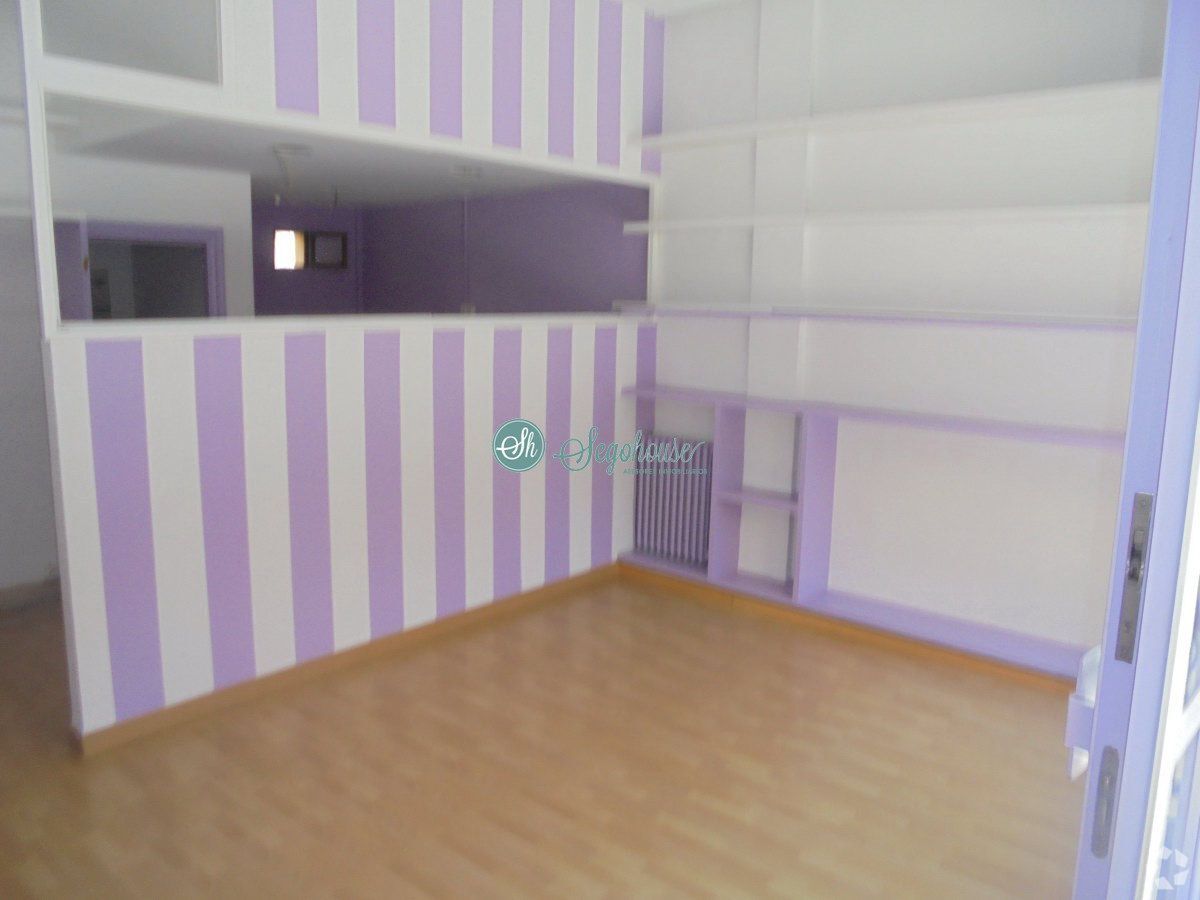 Retail in Segovia, Segovia for lease Interior Photo- Image 1 of 4