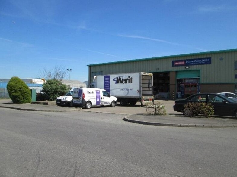 Neptune Clos, Rochester for lease - Building Photo - Image 2 of 2