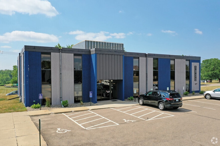 1800 Wooddale Dr, Woodbury, MN for lease - Building Photo - Image 1 of 9