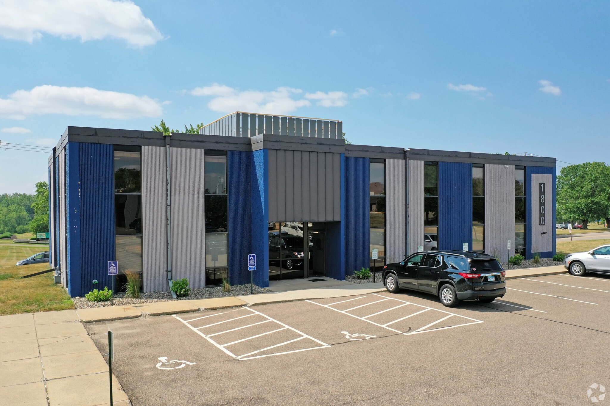 1800 Wooddale Dr, Woodbury, MN for lease Building Photo- Image 1 of 10