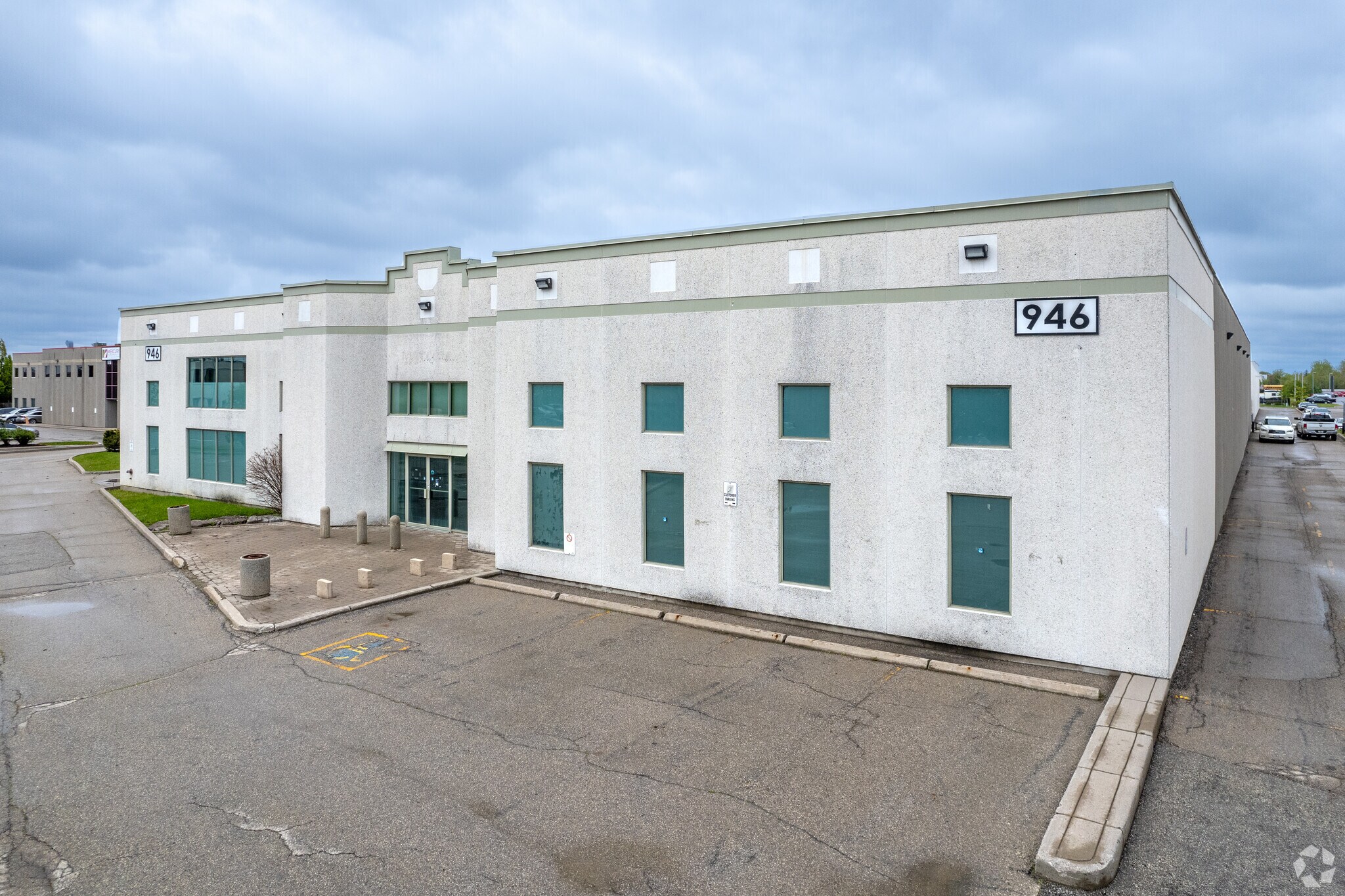 946 Edgeley Blvd, Vaughan, ON à vendre Photo du bâtiment- Image 1 de 1