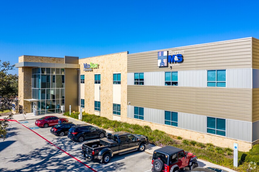 16977 Interstate 35 N, Schertz, TX à louer - Photo du bâtiment - Image 1 de 5