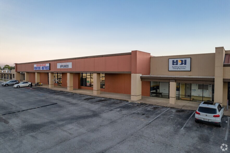 6600-6924 Antoine Dr, Houston, TX à louer - Photo du bâtiment - Image 2 de 12