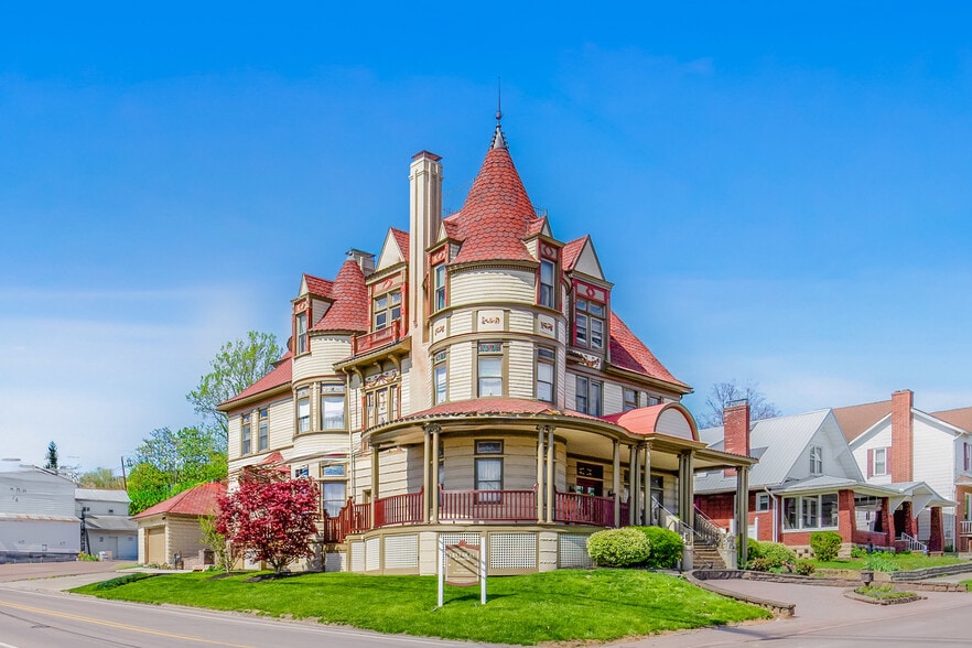 301 Meyers Ave, Meyersdale, PA à vendre - Photo du bâtiment - Image 3 de 73