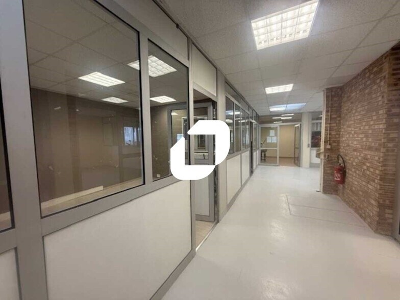 Bureau dans Éragny à louer - Photo du bâtiment - Image 2 de 14
