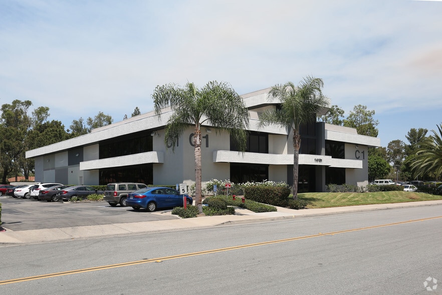 14131 Chambers Rd, Tustin, CA for sale - Primary Photo - Image 1 of 6