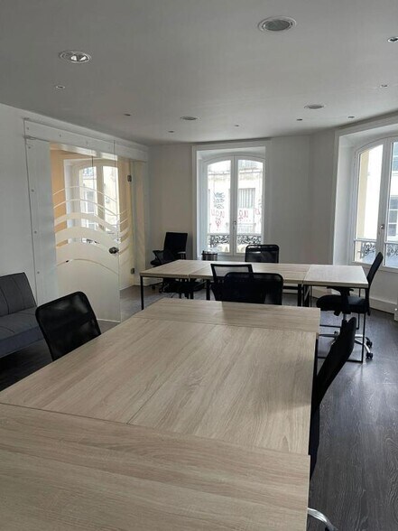 15 Rue Du Caire, Paris for lease - Interior Photo - Image 2 of 7