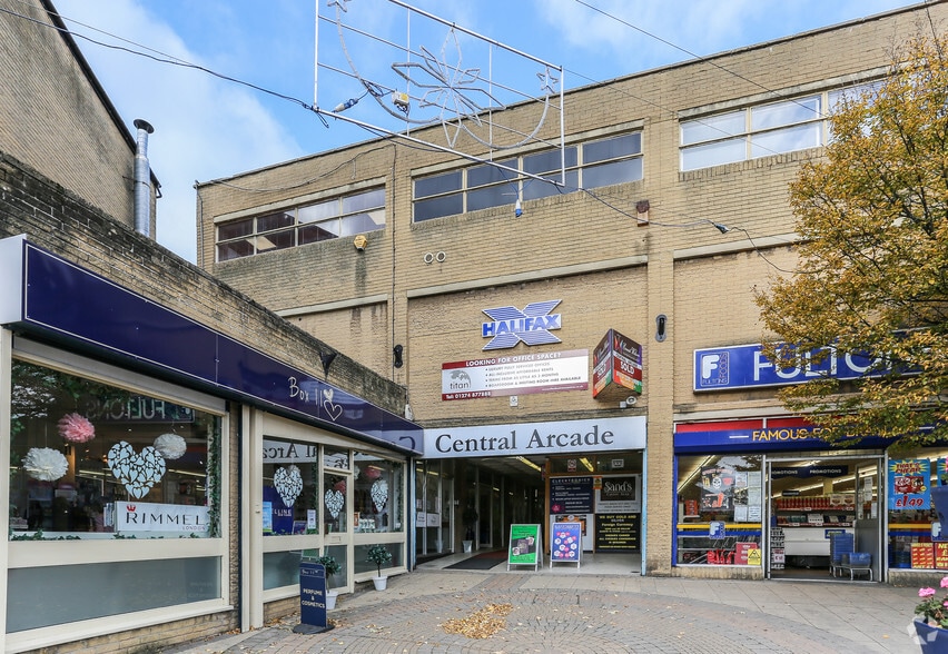 Central Arcade, Cleckheaton for lease - Building Photo - Image 2 of 28