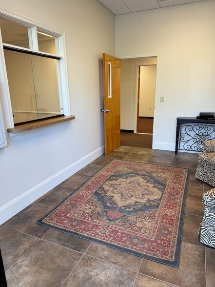 2 Cessna Ct, Greenville, SC for lease - Building Photo - Image 2 of 9