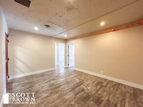 101 S Locust St, Denton, TX à louer Photo du bâtiment- Image 2 de 3