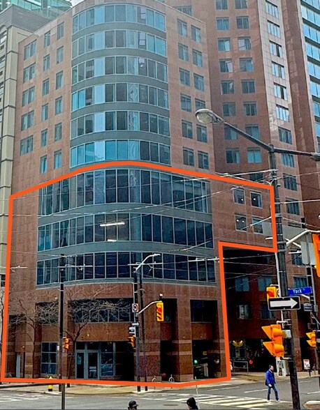 111 Wellington St W, Toronto, ON à vendre - Photo du bâtiment - Image 3 de 3