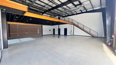 4451 Dale Earnhardt Way, Northlake, TX à louer Photo intérieure- Image 2 de 17