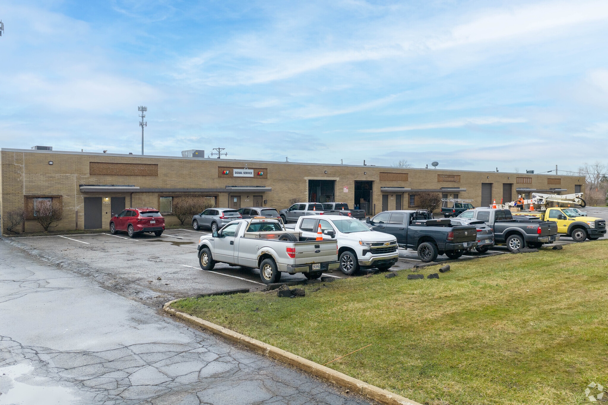 4335-4365 Cranwood Pky, Warrensville Heights, OH à louer Photo principale- Image 1 de 5