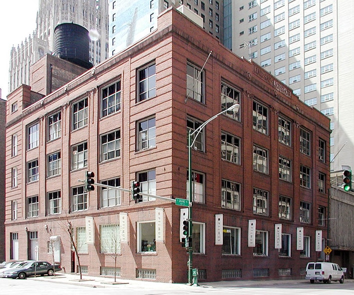 161 E Grand Ave, Chicago, IL for sale - Building Photo - Image 2 of 8