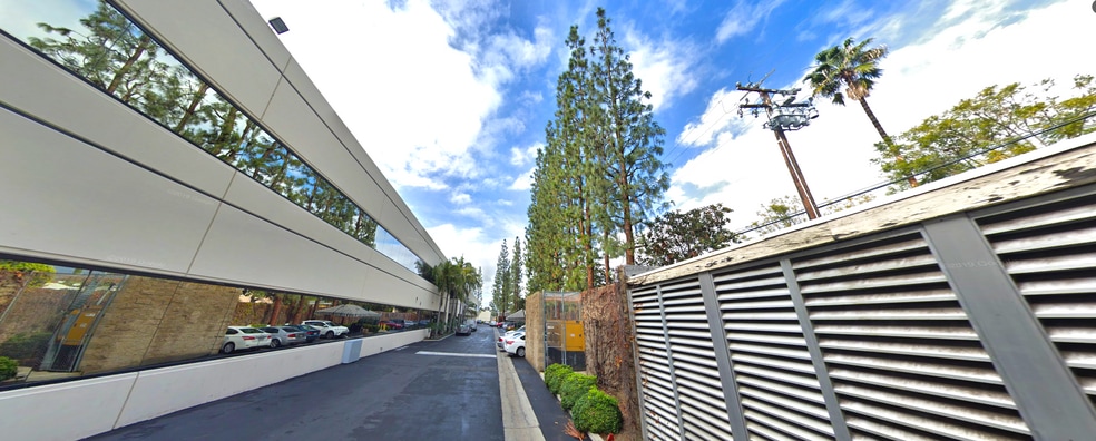 602-606 E Huntington Dr, Monrovia, CA for lease - Building Photo - Image 2 of 2