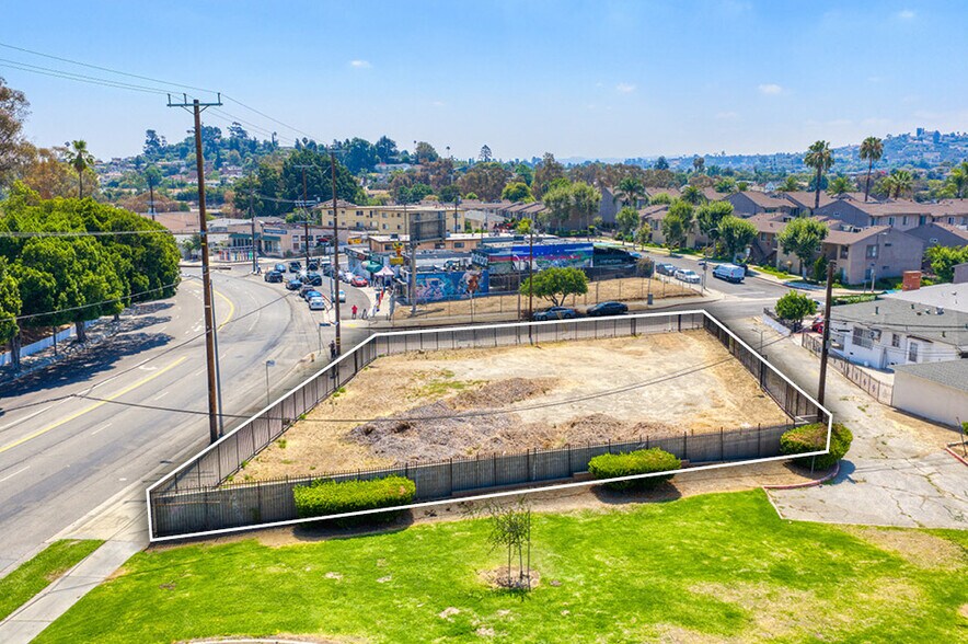 5440 Valley Blvd, Los Angeles, CA à vendre - Photo du bâtiment - Image 1 de 6