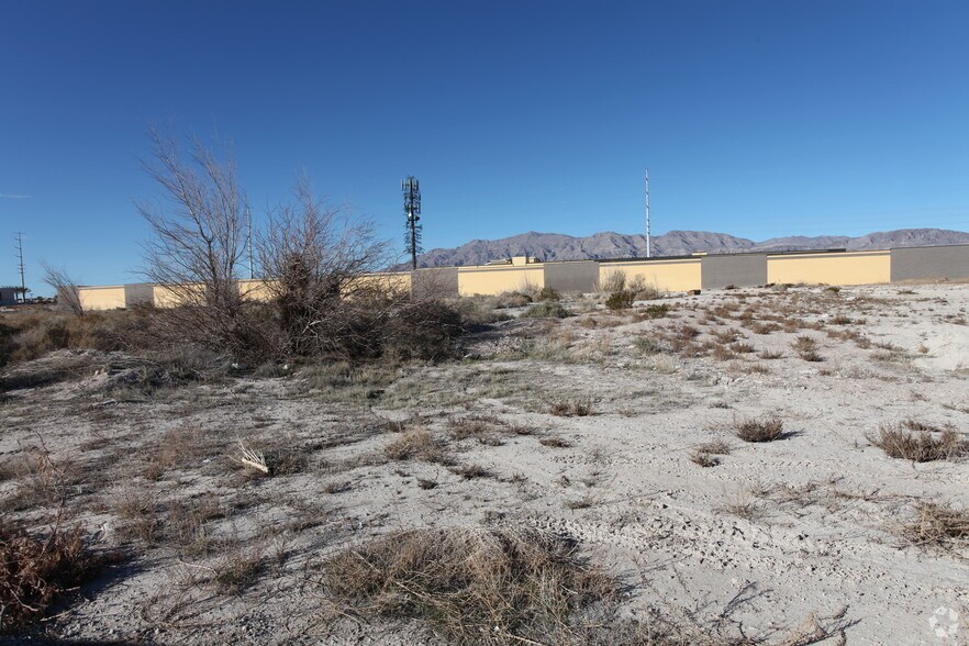 Donna St, North Las Vegas, NV à vendre - Photo du bâtiment - Image 2 de 2