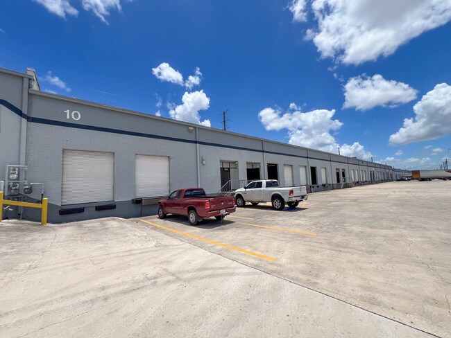 More details for 5810-5922 Business Park, San Antonio, TX - Industrial for Lease