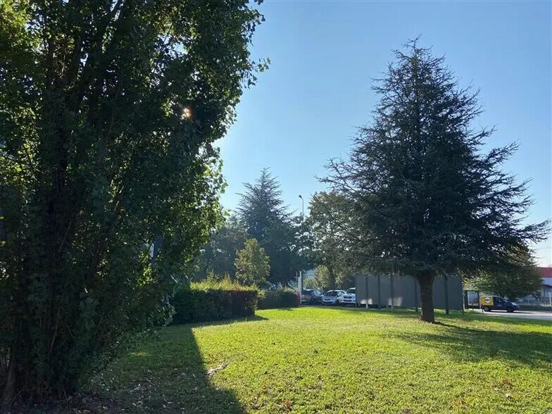 Bureau dans Limonest à louer - Photo du bâtiment - Image 3 de 5