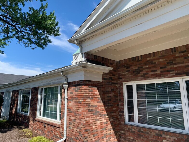 5800 Monroe St, Sylvania, OH à vendre - Photo du bâtiment - Image 2 de 4